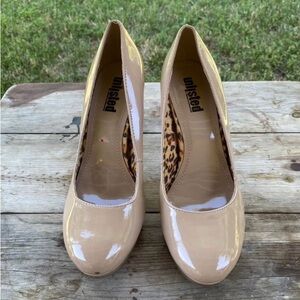 Kenneth Cole Women's Beige Patent Heels